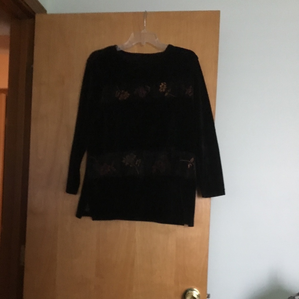 New petite medium top feels like velvet. Black with orange Design yoke and mid